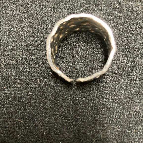 Elegant Silver Textured Ring - Picture 2 of 3